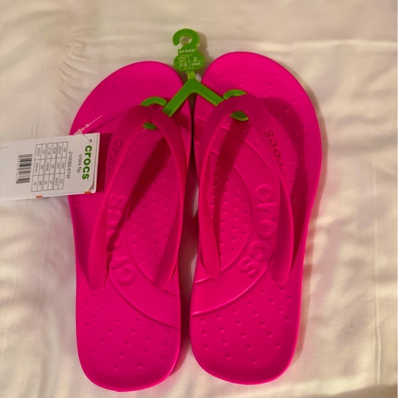 CROCS Bright Pink Flip Flops💕cute comfy and oh so cool!see photos for details - Picture 1 of 7